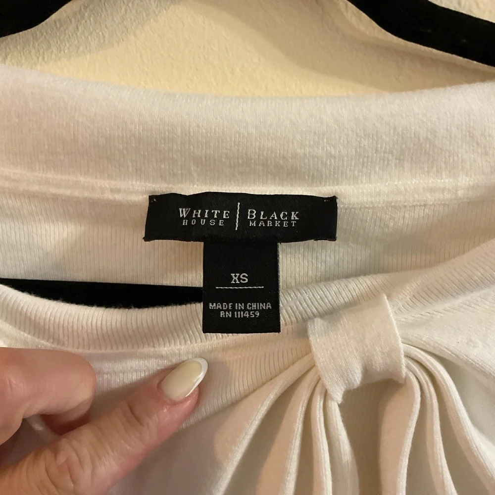 White House Black Market Pleated White Top - Picture 3 of 3